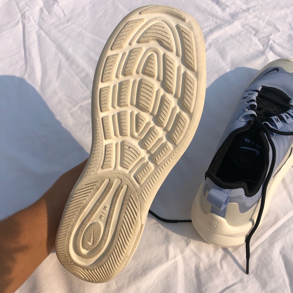 Nike Air Max Axis - image 6